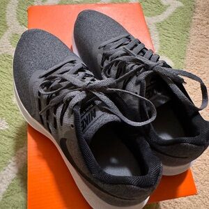 Nike Run Swift Dark Gray and Black Running Shoes - Size 7